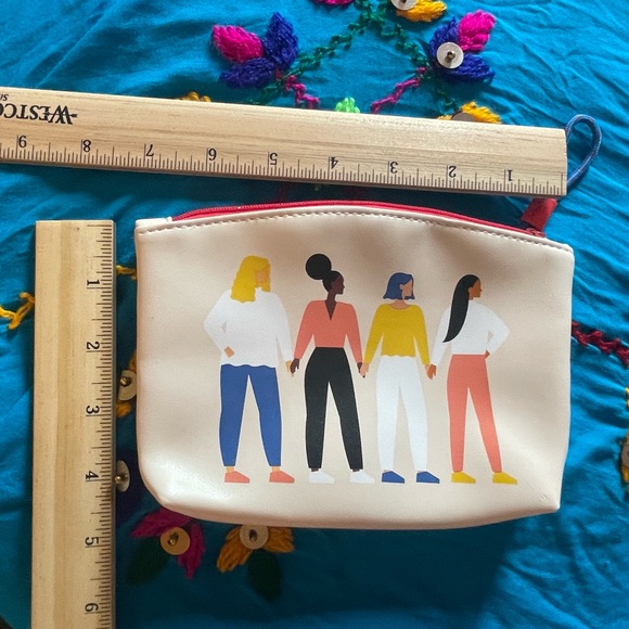 Fun Ipsy zip up purse bag. Measures approximately 7 x 5“. Excellent condition! - Picture 5 of 5